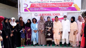 Sequence 09.01_52_55_48.Still033