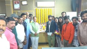 screenshot_RIYANSHA PRODUCTIONS _ PRODUCTION NO 1 _ HAYAGREEV FILM _ POOJA CEREMONY _ KISHORE, PRADEEP_1762787119007